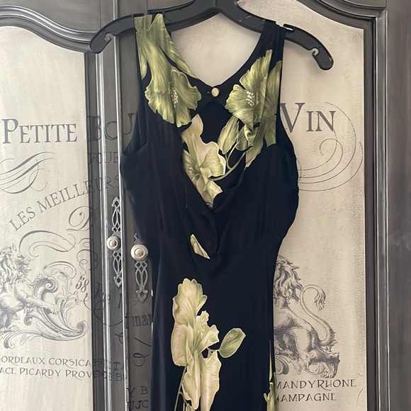 Black dress - Picture 7 of 9